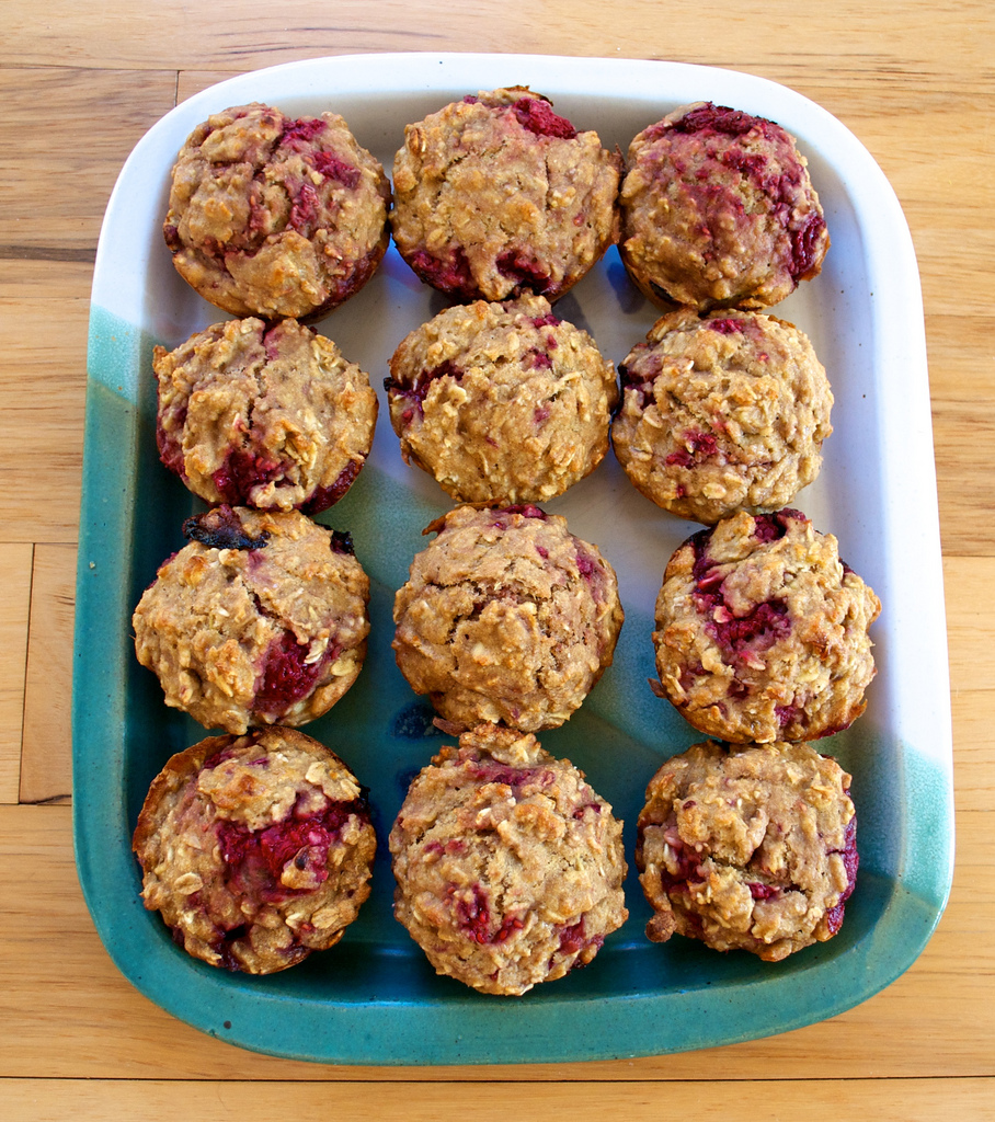 raspberry oatmeal muffins